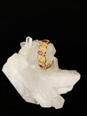 produto_104_1_img_8060-b64fc3d2834ad2b9ee16976500034282-1024-1024-1.jpeg Anel Ouro Modelo Duna de Rubis e Diamantes