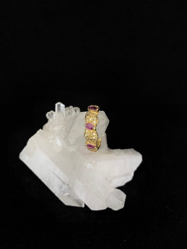Anel Ouro Modelo Duna de Rubis e Diamantes - Imagem 2