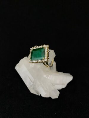 produto_106_1_img_8070-6c3ffe8aab0bad3f5716976511417250-1024-1024-1.jpeg Anel Ouro, Esmeralda e Diamantes