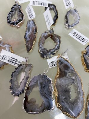 produto_127_1_img_8240-8accc7af4067687e7116983531432085-1024-1024-1.jpeg Pingente Semi-Jóia Chapa Drusa de Ágata