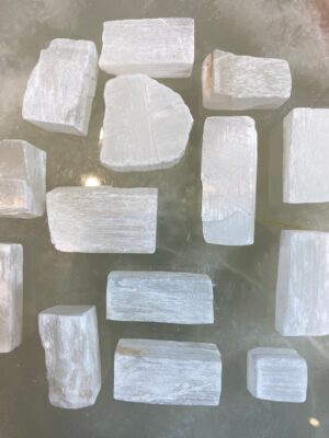 produto_175_1_img_8374-c441e9f100bd4eb0dc16992842057119-1024-1024-1.jpeg Unidade de Selenita Branca