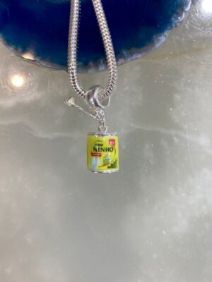 produto_182_1_img_8389-13044a2dc939cbd2c0169928693879391-613bf853a310106e8e16992870686438-1024-1024-1.jpeg Berloque Prata Modelo Leite Ninho