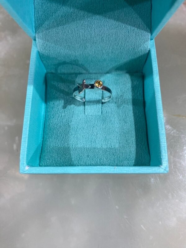 Anel Prata e Citrino Modelo Detalhe de Borboleta - Imagem 5