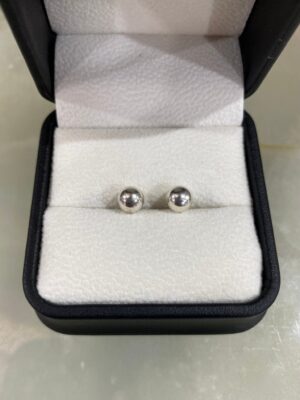 produto_202_1_img_8545-bb3b63e3a24b8b54dc17000008967271-1024-1024-1.jpeg Brinco Prata Modelo Bolinha