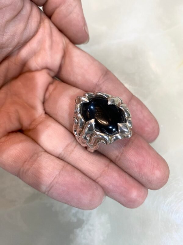Anel Prata e Onix Modelo Dragon Jewel