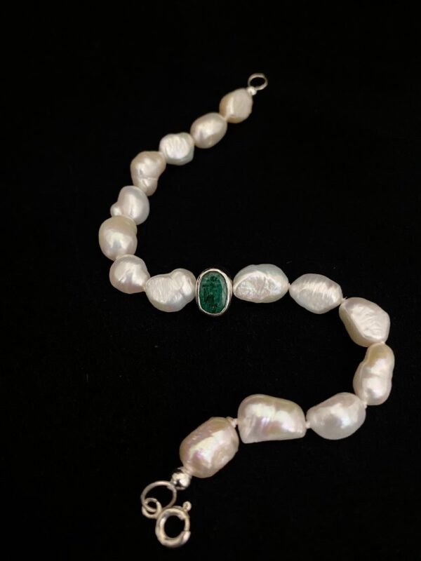 Pulseira Pérolas Barrocas Irregulares e Esmeralda