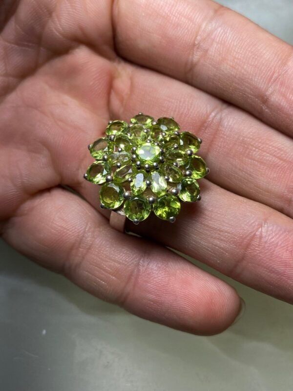 Anel Prata e Flor de Peridotos - Imagem 2