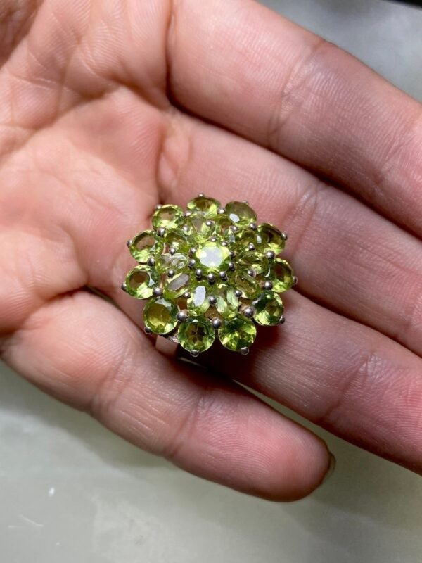 Anel Prata e Flor de Peridotos - Imagem 4
