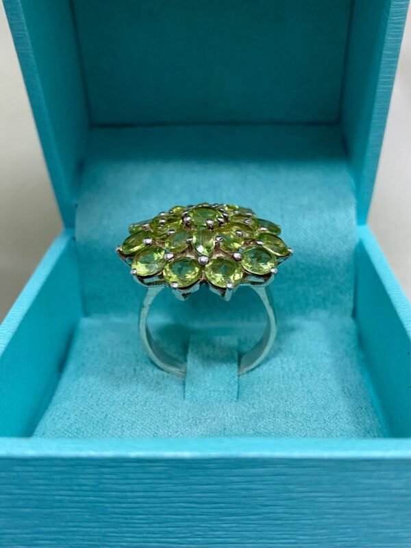 Anel Prata e Flor de Peridotos - Imagem 5