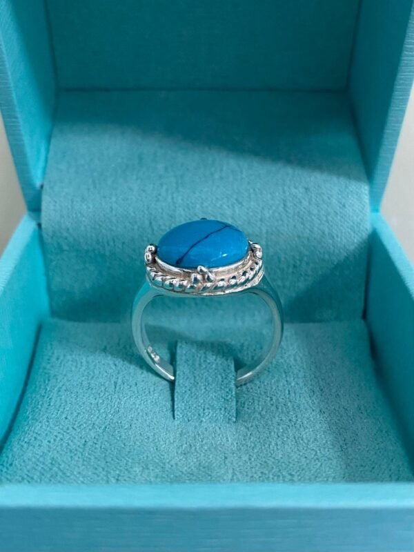 Anel Prata e Howlita Azul Cravada - Imagem 2