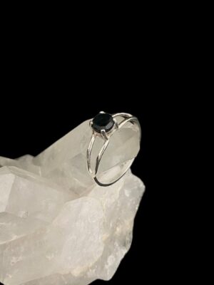 produto_262_1_photoroom_20231212_123018-b387b94fe2618bda1417023951375342-1024-1024-1.jpeg Anel Prata e Onix Modelo Dois Aros falange