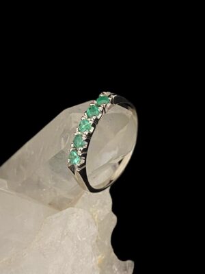 produto_279_1_photoroom_20240116_105541-92e3f53716af2a259717054136353684-1024-1024-1.jpeg Meio Aparador Ouro Branco e Esmeraldas