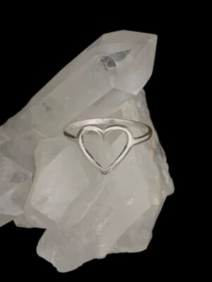 produto_281_1_photoroom_20240124_095607-00e2eb844d8ba3694617061012874277-1024-1024-1.jpeg Anel Prata Coração Vazado Lush