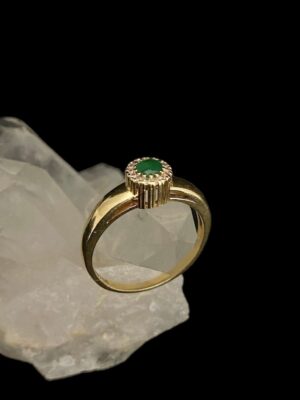 produto_286_1_photoroom_20231226_153512-14644a6edb0aed3aed17067243795619-1024-1024-1.jpeg Anel Ouro e Esmeralda rodeada em Brilhantes