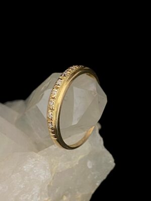 produto_301_1_photoroom_20240212_115359-4c84554a0cfb6b3f9b17077498542672-1024-1024-1.jpeg Meio Aparador Ouro e Brilhantes