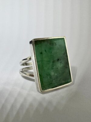 produto_335_1_img_8749-3f4f6979aba784f4ca17236431672526-1024-1024-1.jpeg Anel Prata e Esmeralda