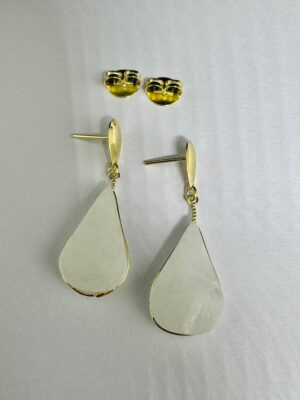 produto_361_1_img_9741-041aa5a6142ddf700b17255380230991-1024-1024-1.jpeg Brinco Semi-Jóia e Quartzo Branco Gota