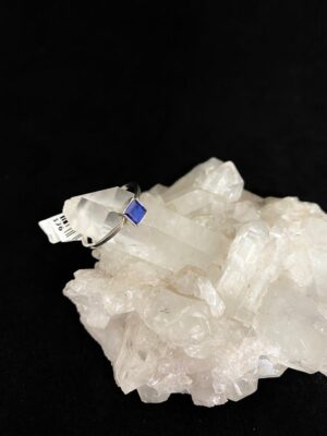 produto_51_1_img_7661-0e8cd77765d00e444416964486378321-1024-1024-1.jpeg Anel Prata e Safira Quadrada Falange