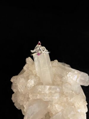 produto_62_1_img_7750-b2c76a76c85466c81b169687593349411-ad1702a3545bd29e1a16968761193628-1024-1024-1.jpeg Anel Prata e Rubis Falange